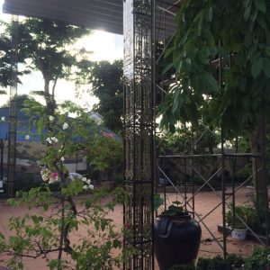 Mái xếp che sân vườn tại khối phố Hà Dừa