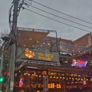 Thi công mái bạt kéo sân thượng nhà hàng Cậu Cả đường Nguyễn Tất Thành Đà Nẵng